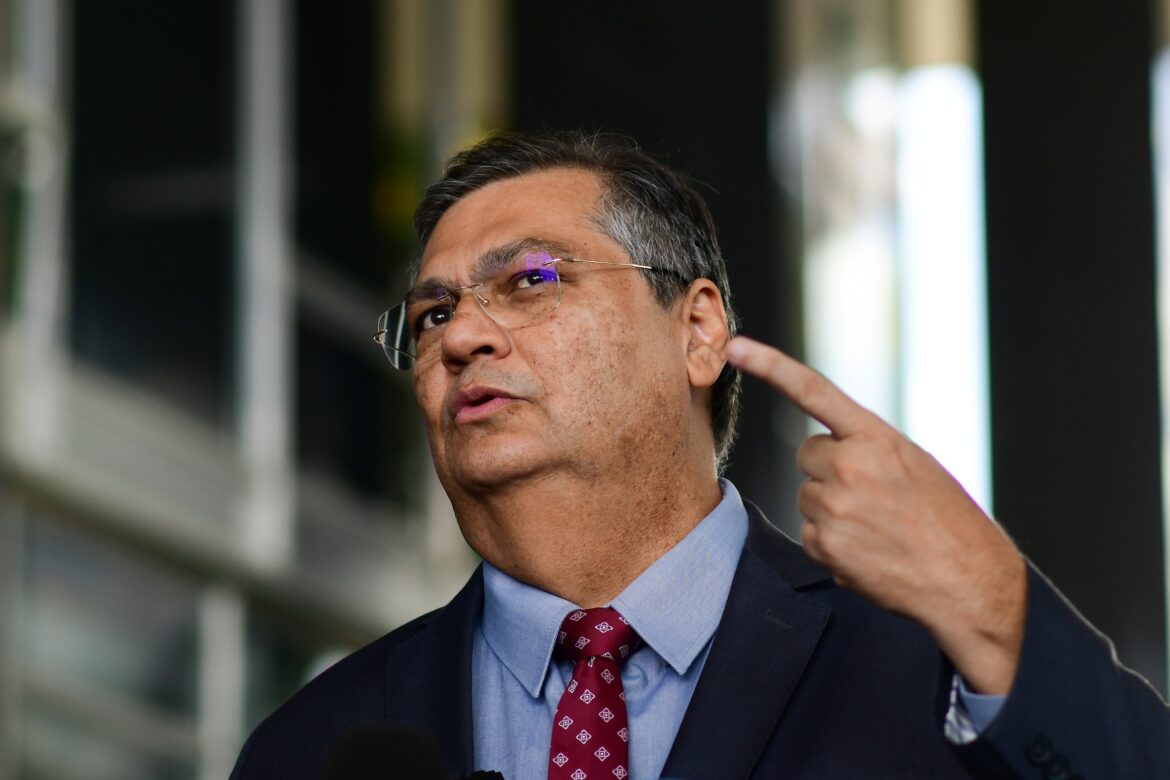 veja-decisao-de-dino-que-autorizou-operacao-contra-ex-assessora-de-lira