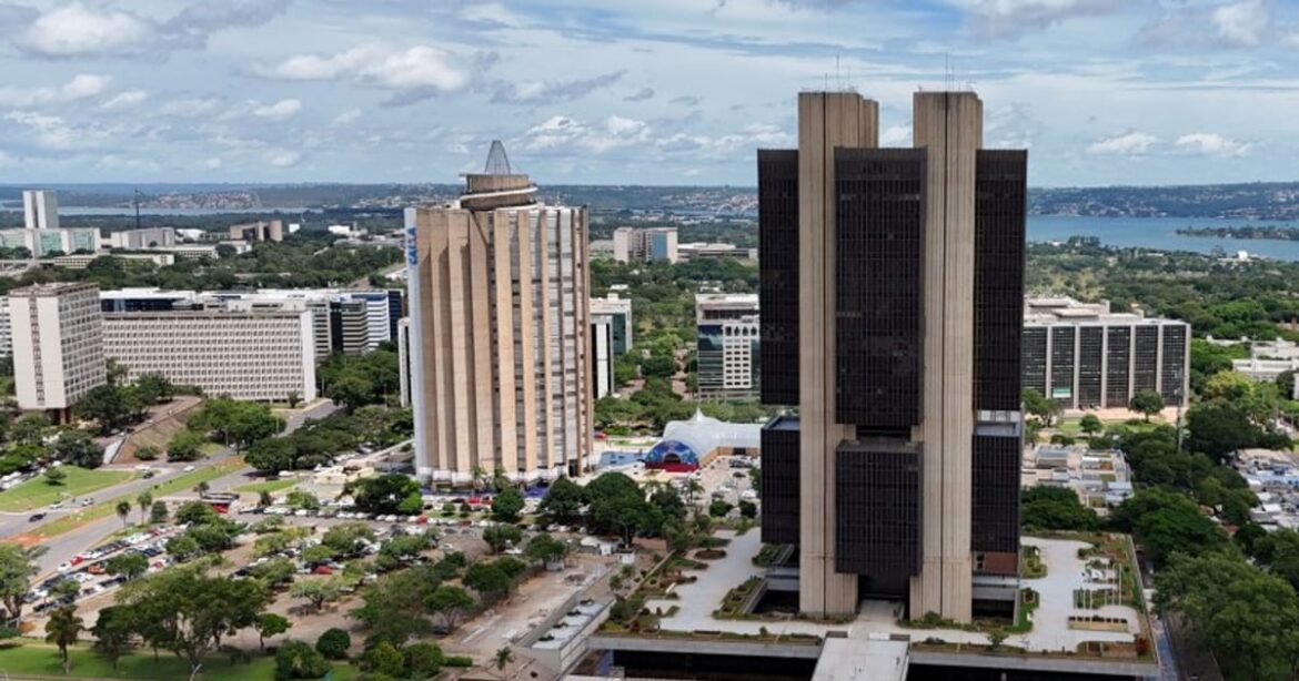 analistas-reduzem-projecoes-de-inflacao-e-para-selic-em-2026