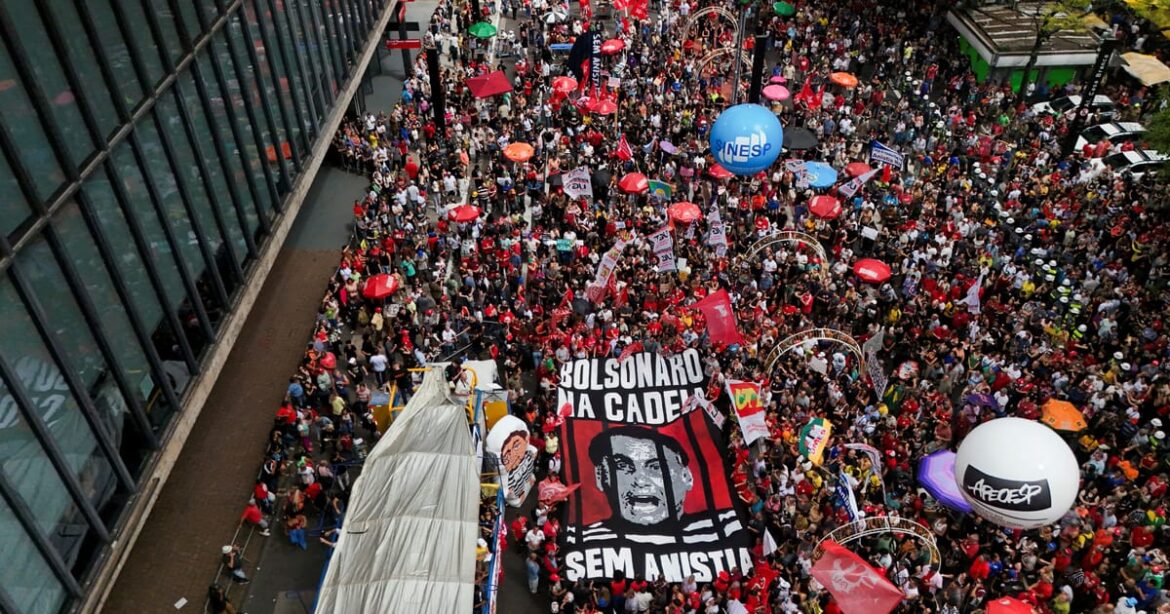 manifestantes-protestam-contra-projeto-da-dosimetria-que-alivia-pena-de-bolsonaro