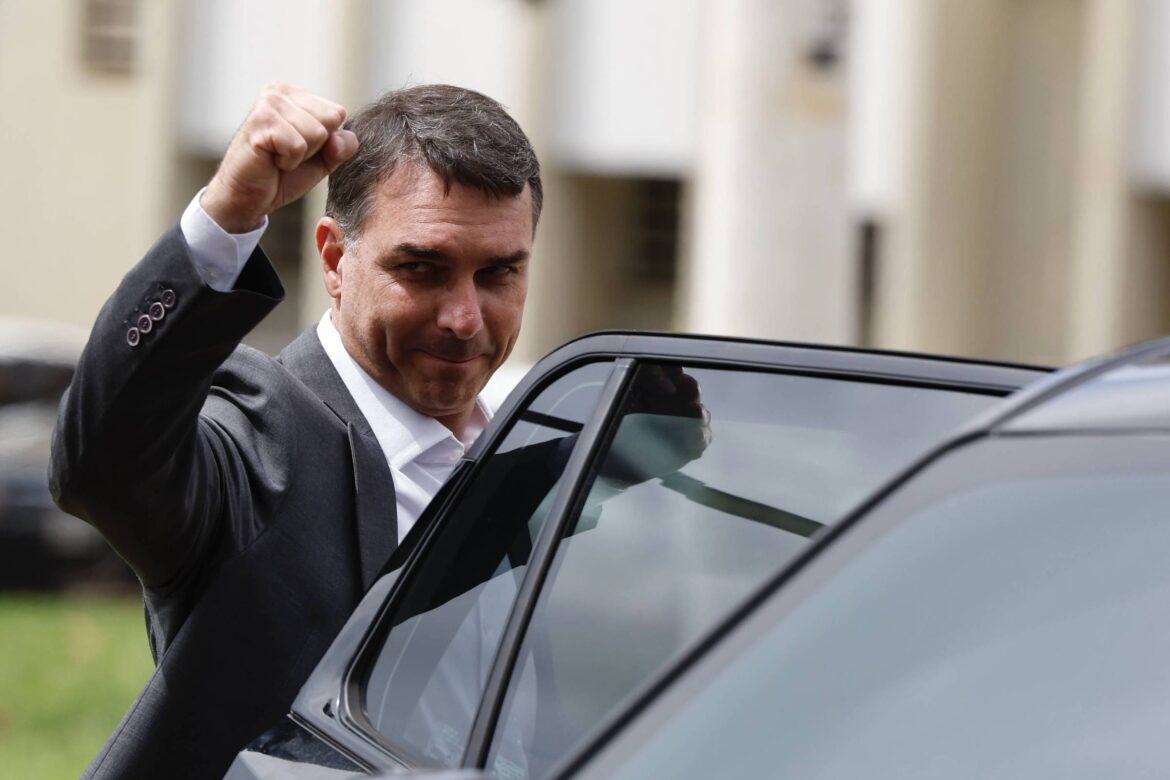 pre-candidatura-de-flavio-deu-gas-a-militancia-bolsonarista,-diz-bia-kicis