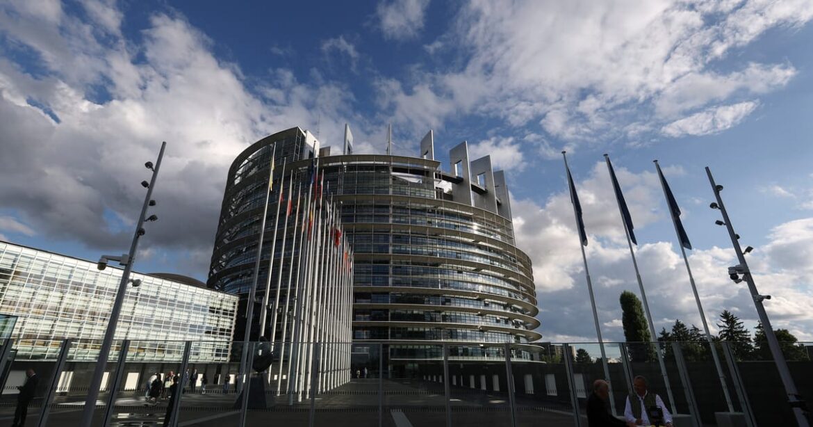 parlamento-da-ue-aprova-acordo-para-enfraquecer-leis-de-sustentabilidade-corporativa