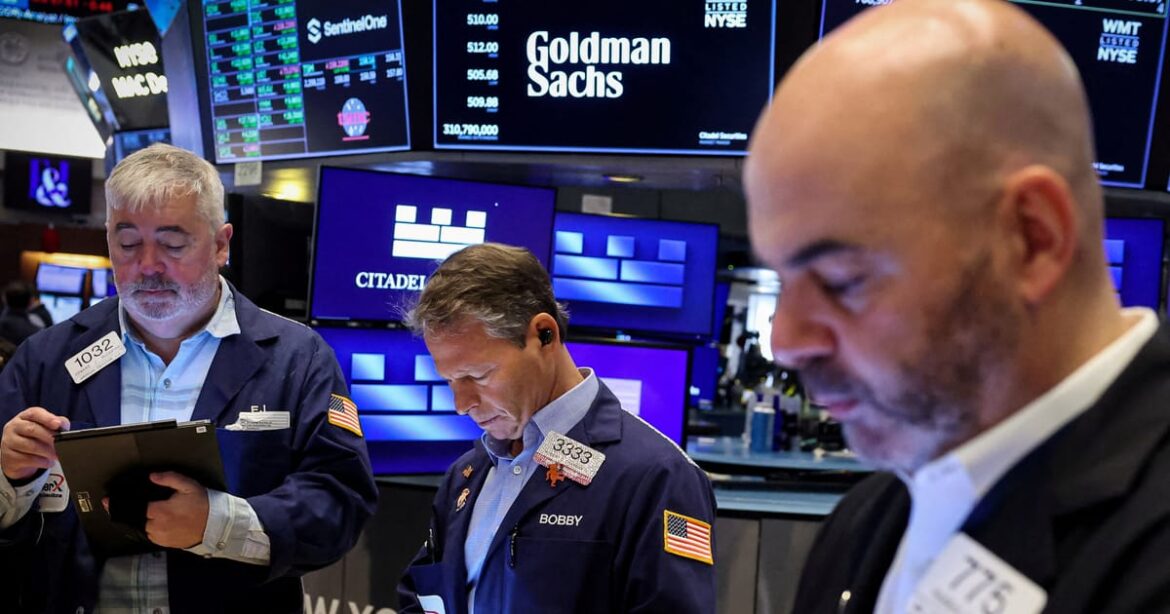 wall-street-cai-conforme-investidores-se-posicionam-para-semana-movimentada-de-dados