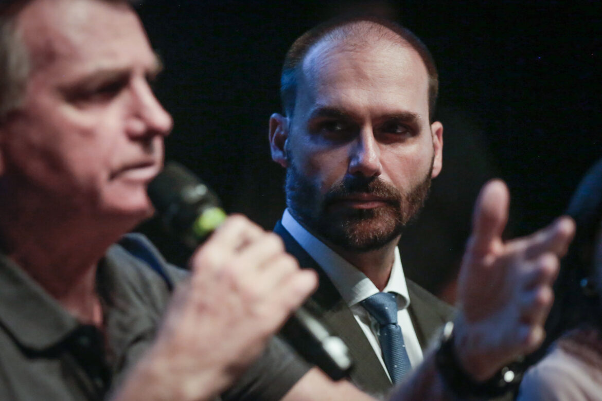 eduardo-avisou-o-pai-que-eua-recuaria-se-anistia-light-fosse-aprovada
