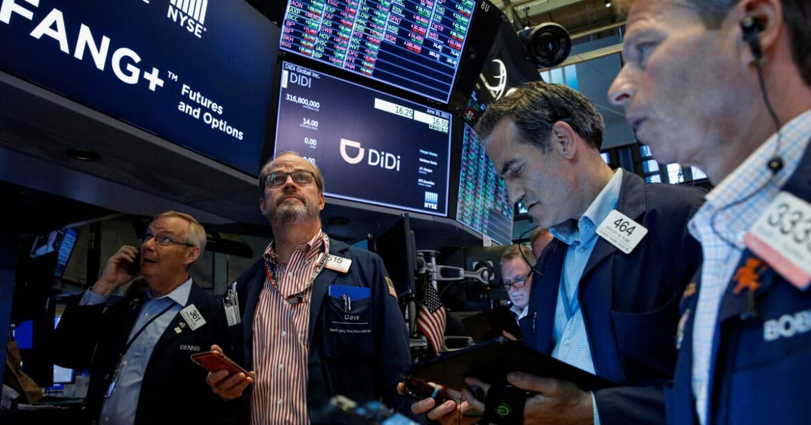 indices-de-wall-street-sobem-enquanto-investidores-se-posicionam-para-semana-carregada-de-dados