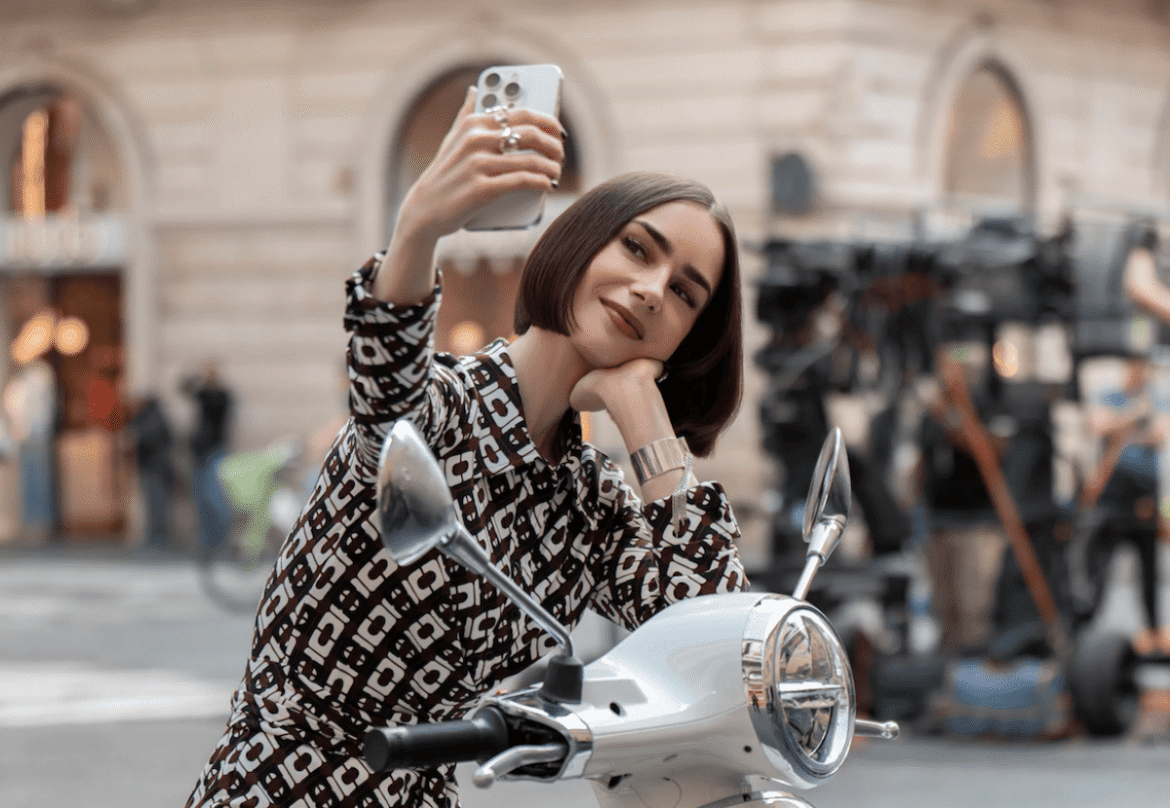 emily-in-paris:-da-ousadia-francesa-a-elegancia-italiana