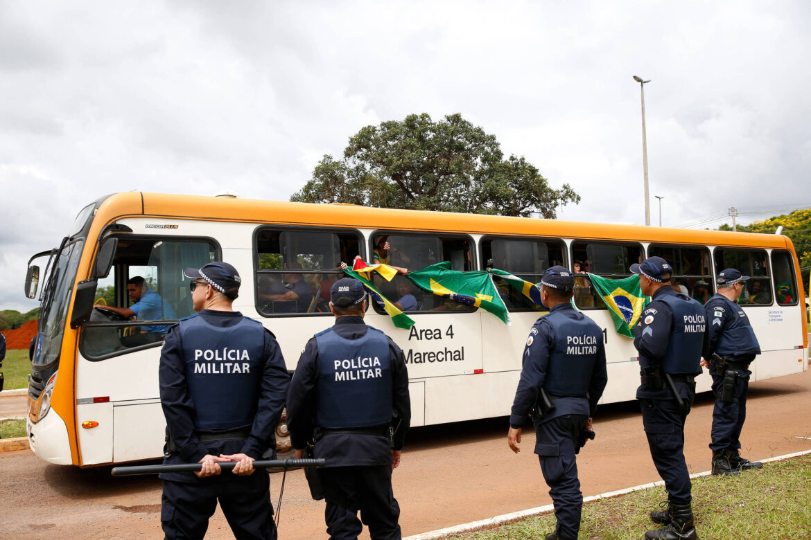 ibaneis-tem-responsabilidade-por-falha-grave-no-8/1,-diz-ex-governador-do-df