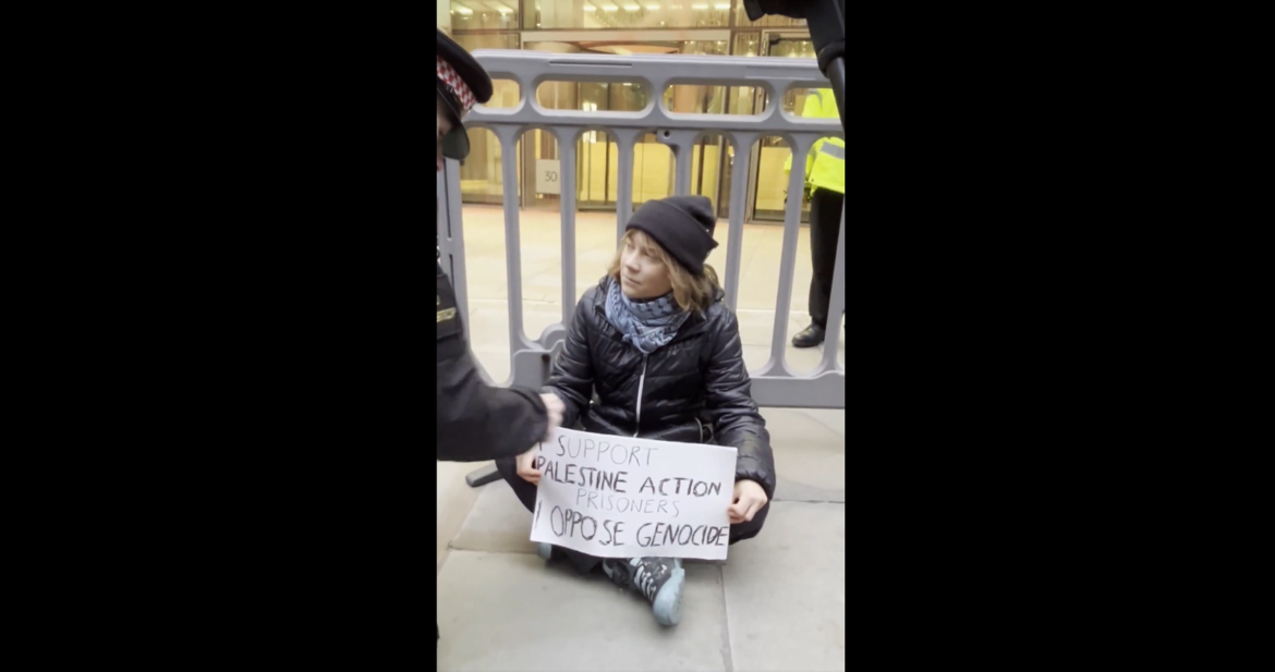 greta-thunberg-protesta-pro-palestina-e-e-presa-em-londres,-mas-o-genocida-netanyahu-segue-solto