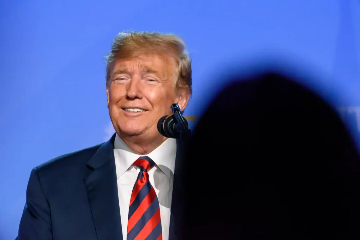 novos-arquivos-ampliam-o-rastro-documental-da-relacao-entre-donald-trump-e-epstein