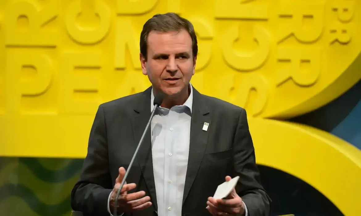 paes-vai-se-reunir-com-ministro-para-discutir-aumento-de-voos-no-santos-dumont