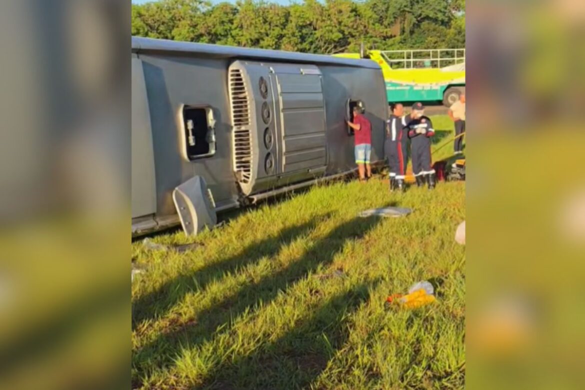 onibus-tomba-em-rodovia-no-interior-de-sp-e-deixa-pelo-menos-2-mortos