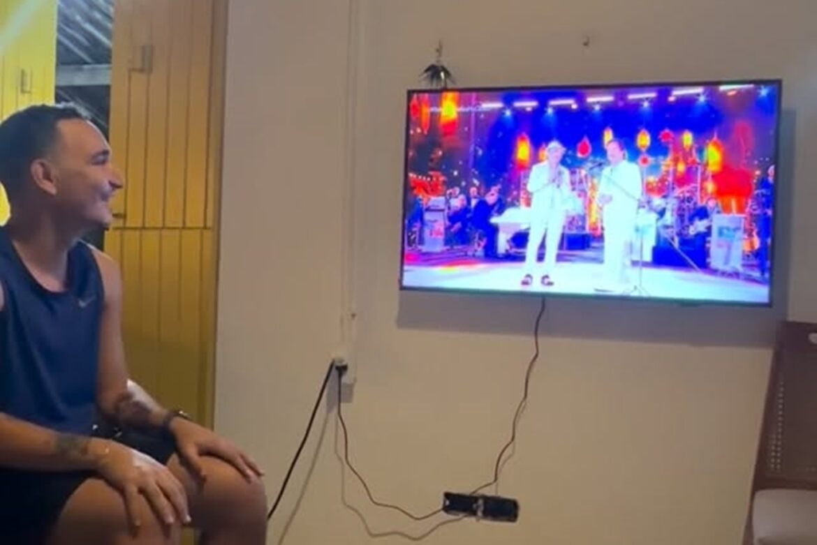 joao-gomes-se-emociona-com-participacao-em-especial-de-roberto-carlos
