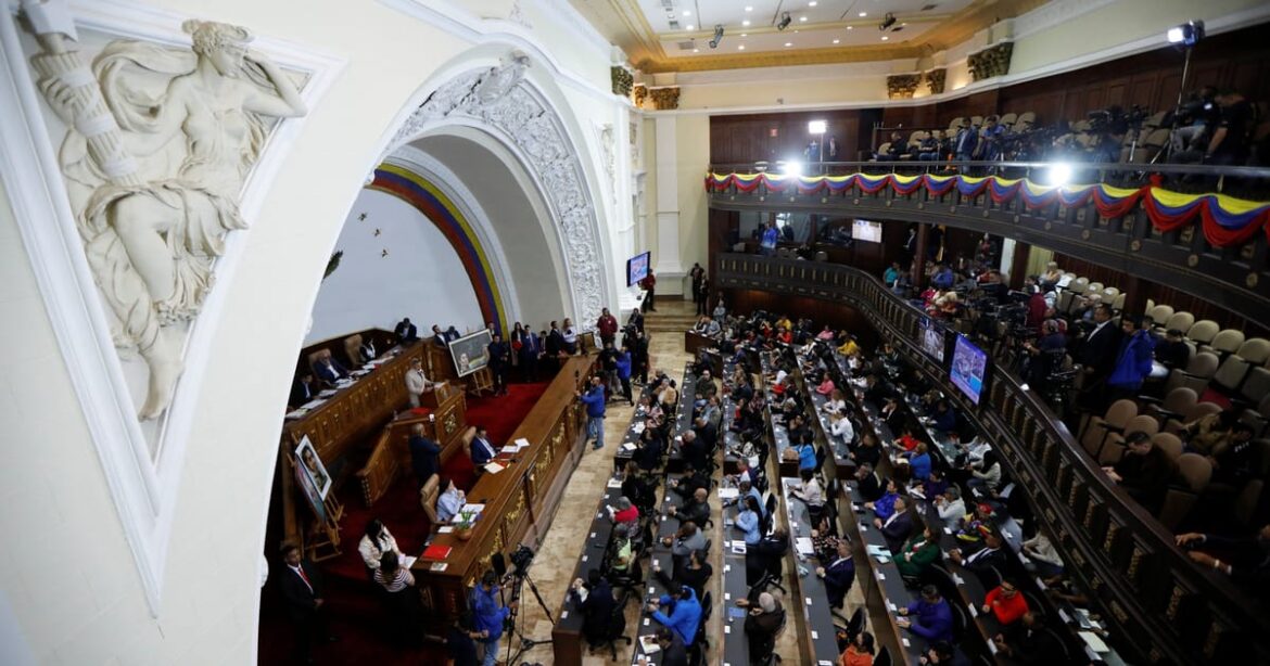 venezuela-aprova-lei-contra-pirataria-e-bloqueios-em-meio-a-apreensoes-de-navios-petroleiros-pelos-eua