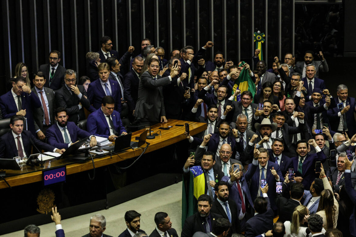 lula-critica,-mas-cede-ao-congresso