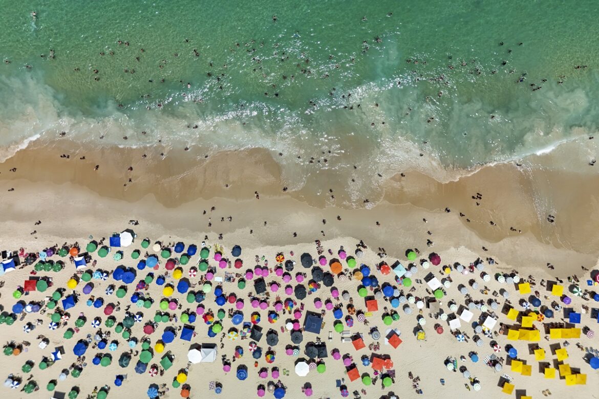 domingo-de-calor:-quase-1,3-mil-cidades-estao-sob-alerta-vermelho