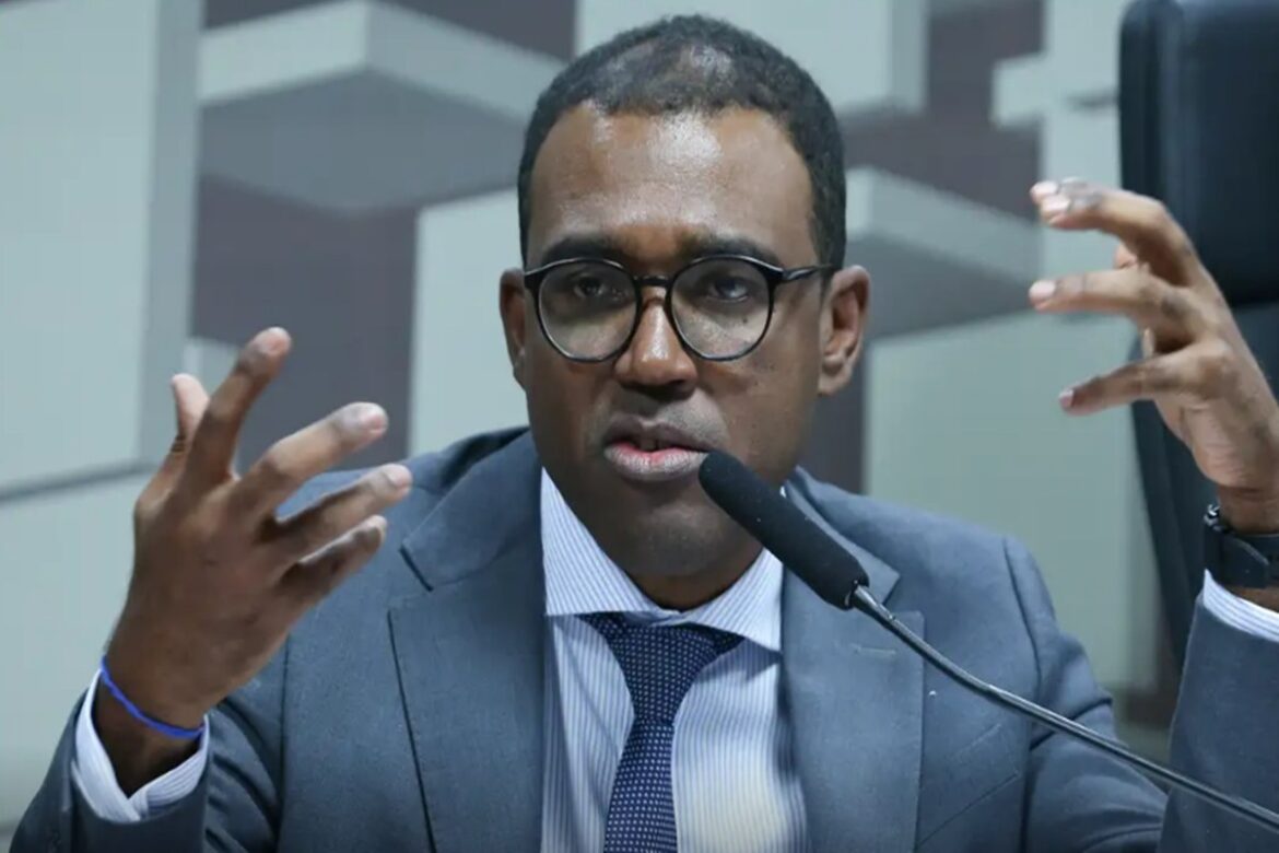 educafro-questiona-toffoli-sobre-acareacao-com-1o-diretor-negro-do-bc