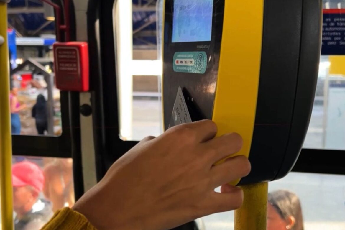 cidades-da-grande-sp-aumentam-a-tarifa-de-onibus-em-5,2%.-veja-valores