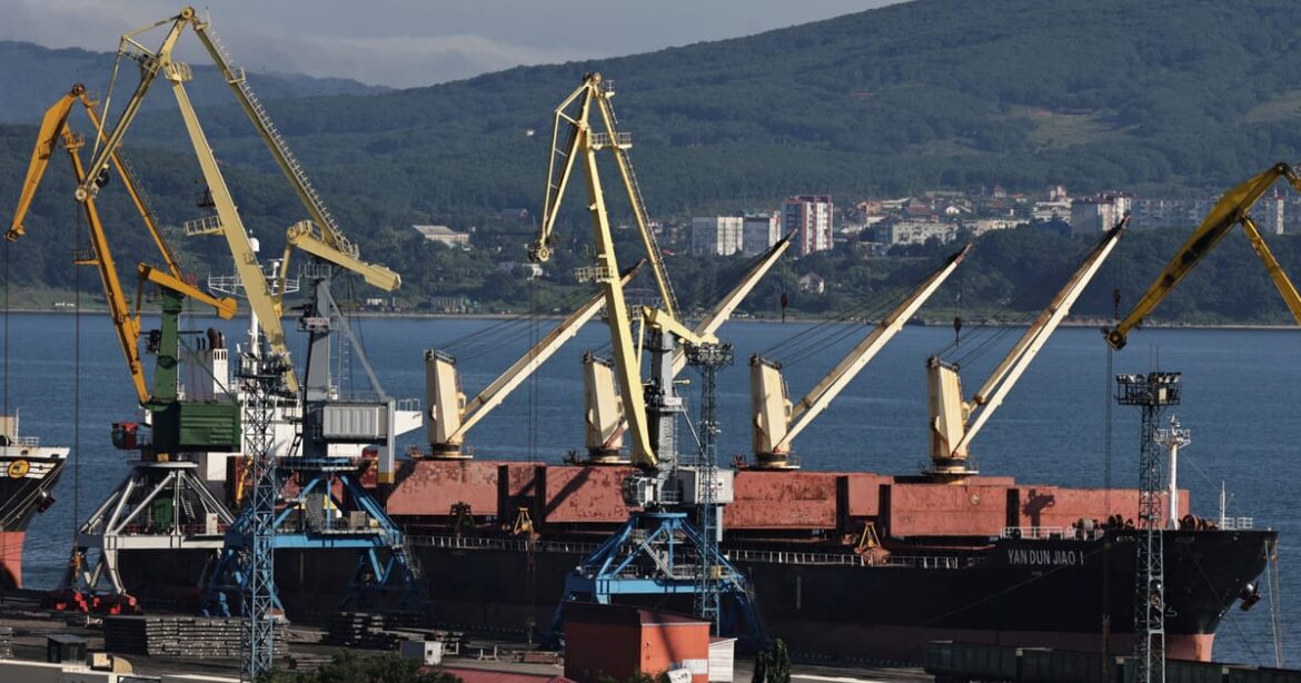 petroleo-sobe-2%-enquanto-investidores-avaliam-negociacoes-eua-ucrania