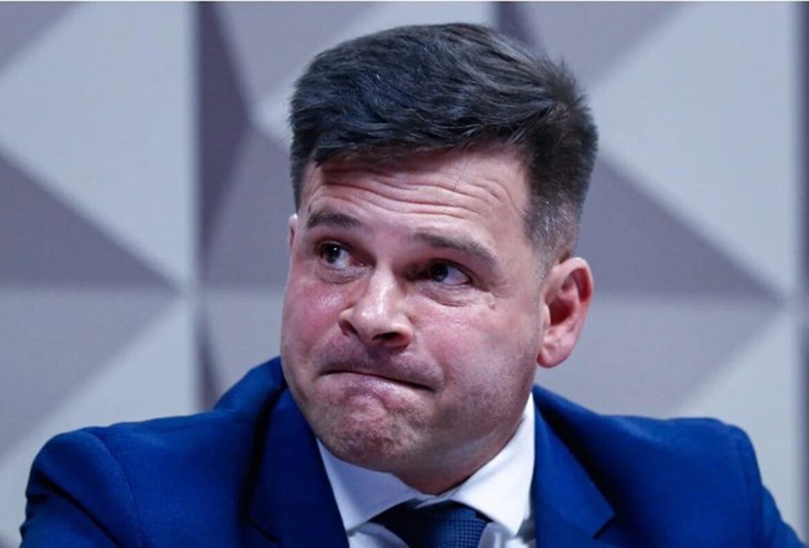 deputada-pede-que-pgr-apure-como-silvinei-obteve-passaporte-falso