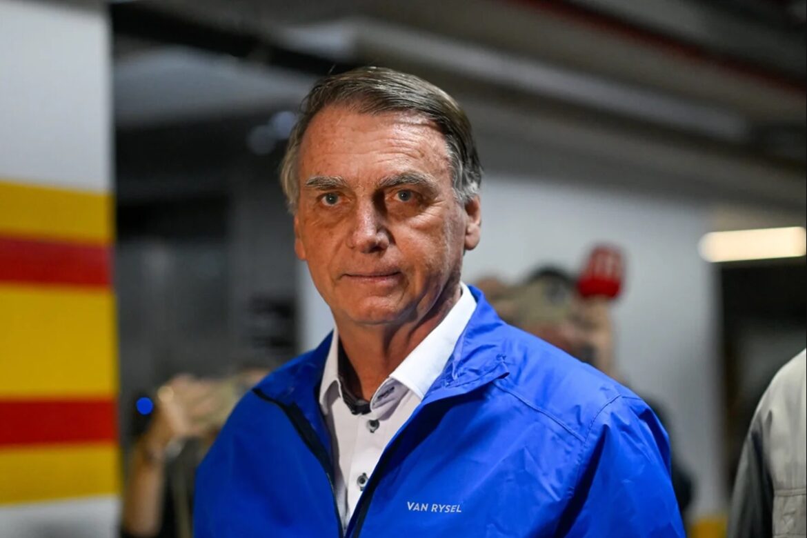 bolsonaro-e-levado-de-volta-ao-centro-cirurgico-por-crise-de-solucos