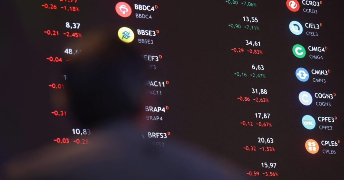 ibovespa-flerta-com-162-mil-pontos-e-segue-a-caminho-de-melhor-desempenho-anual-desde-2016