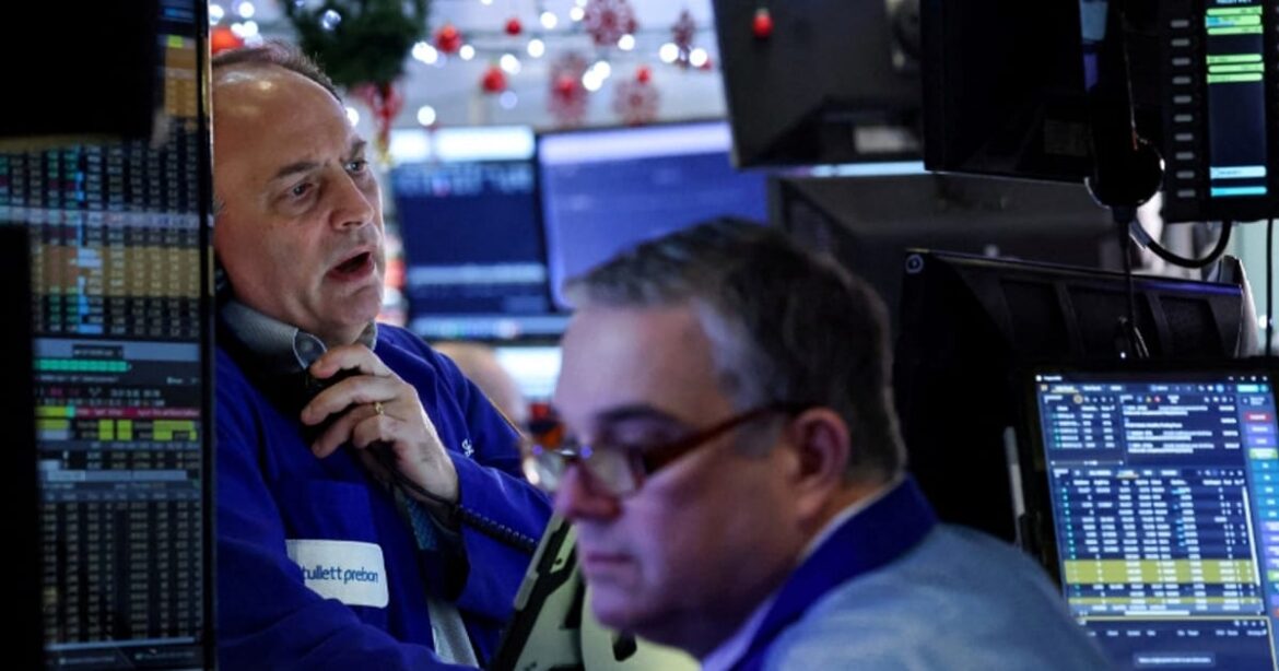 indices-fecham-em-baixa-com-queda-de-acoes-de-tecnologia-antes-do-ano-novo