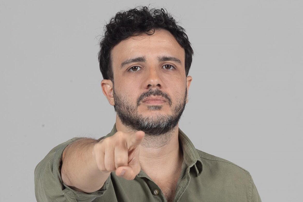 mbl-questiona-vale-champanhe-de-ate-300-mil-no-senado