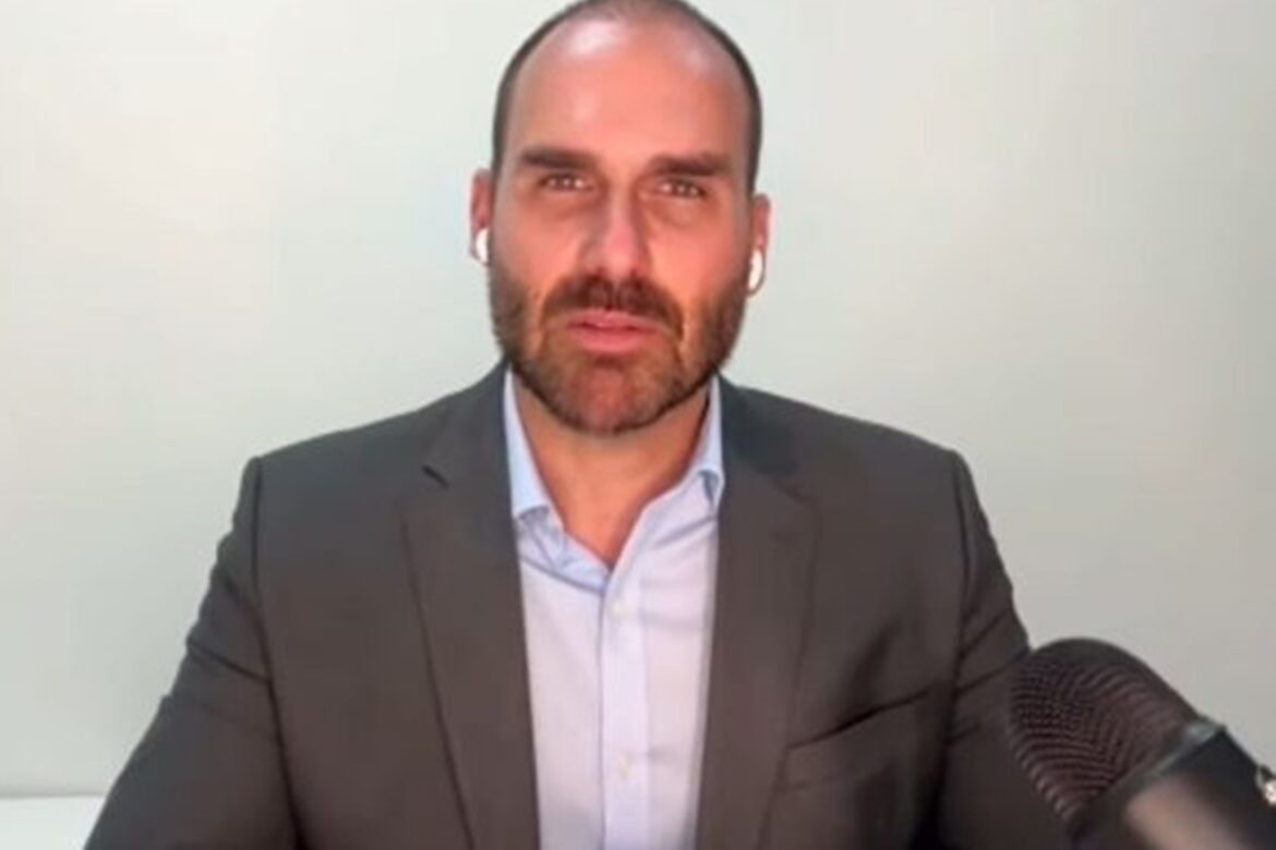 saiba-o-salario-de-escrivao-de-eduardo-bolsonaro-na-policia-federal