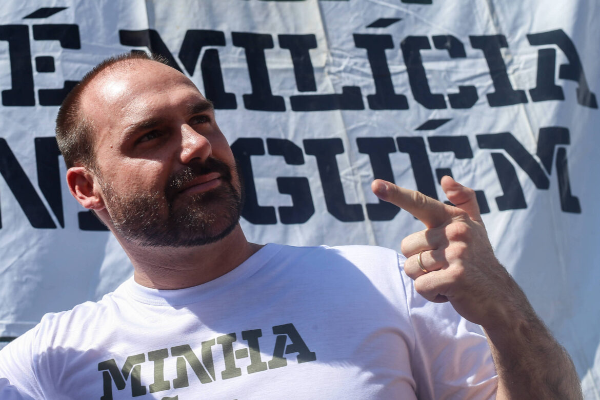 eduardo-bolsonaro-pode-enfrentar-processo-por-abandono-de-carreira-de-escrivao-da-pf
