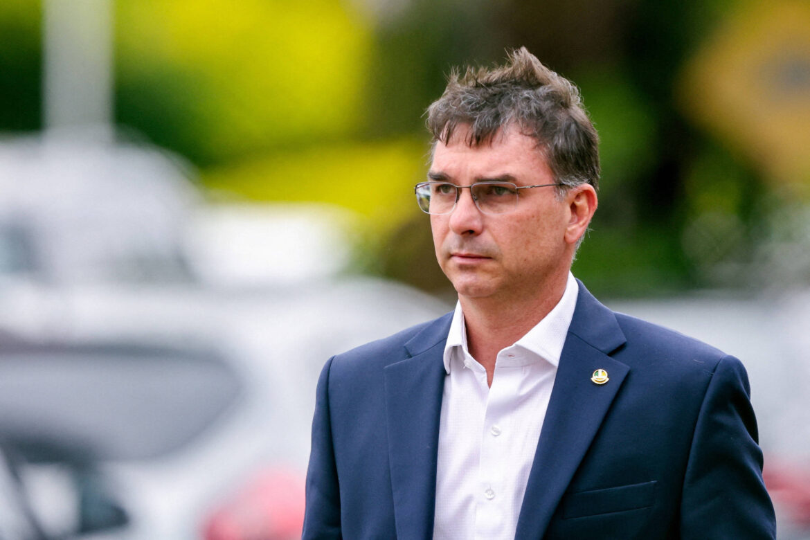 moraes-autoriza-visitas-de-carlos,-flavio-e-jair-renan-a-bolsonaro,-mas-veta-eduardo