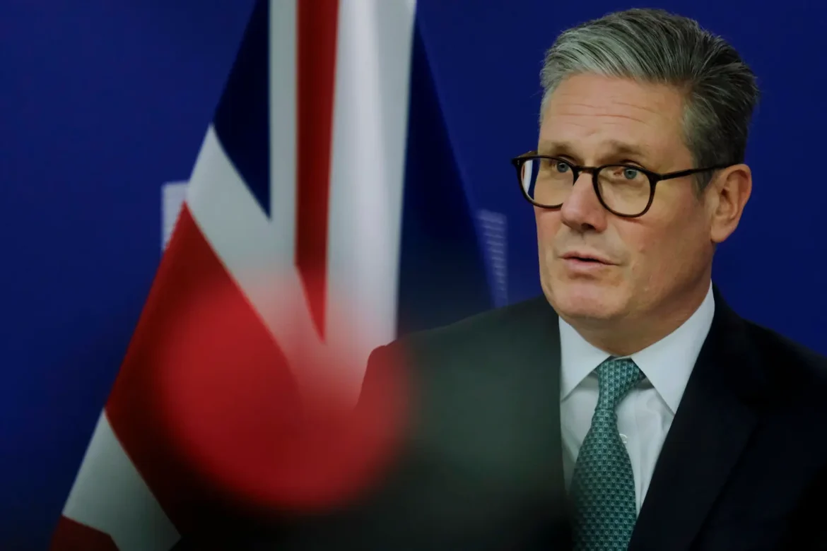 keir-starmer-se-esquiva-e-silencia-diante-do-ataque-dos-eua-a-venezuela