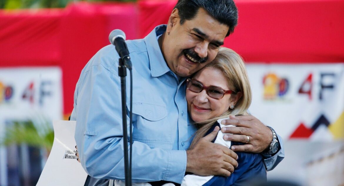 a-coragem-de-cilia-flores,-mulher-de-maduro,-e-o-oportunismo-de-michelle-bolsonaro