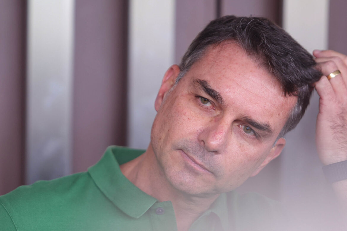 flavio-bolsonaro-diz-que-recebeu-ameaca-de-morte-e-aciona-justica