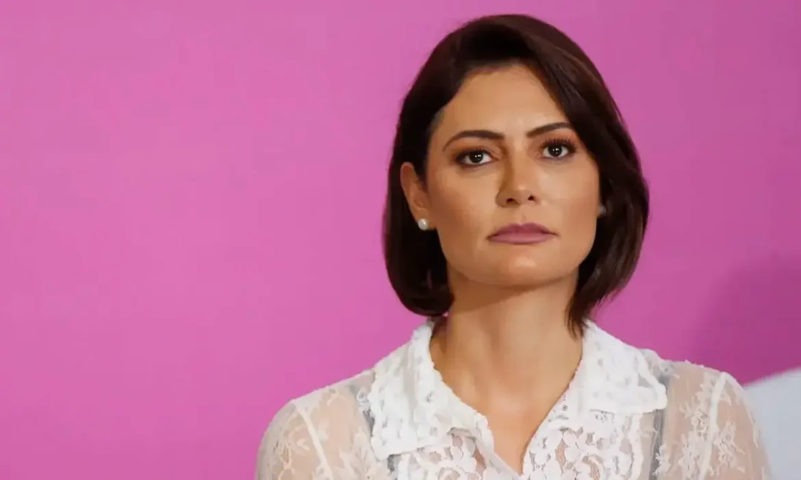 bolsonaro-volta-a-passar-mal-na-prisao,-bate-a-cabeca-e-michelle-da-livro-sobre-masculinidade