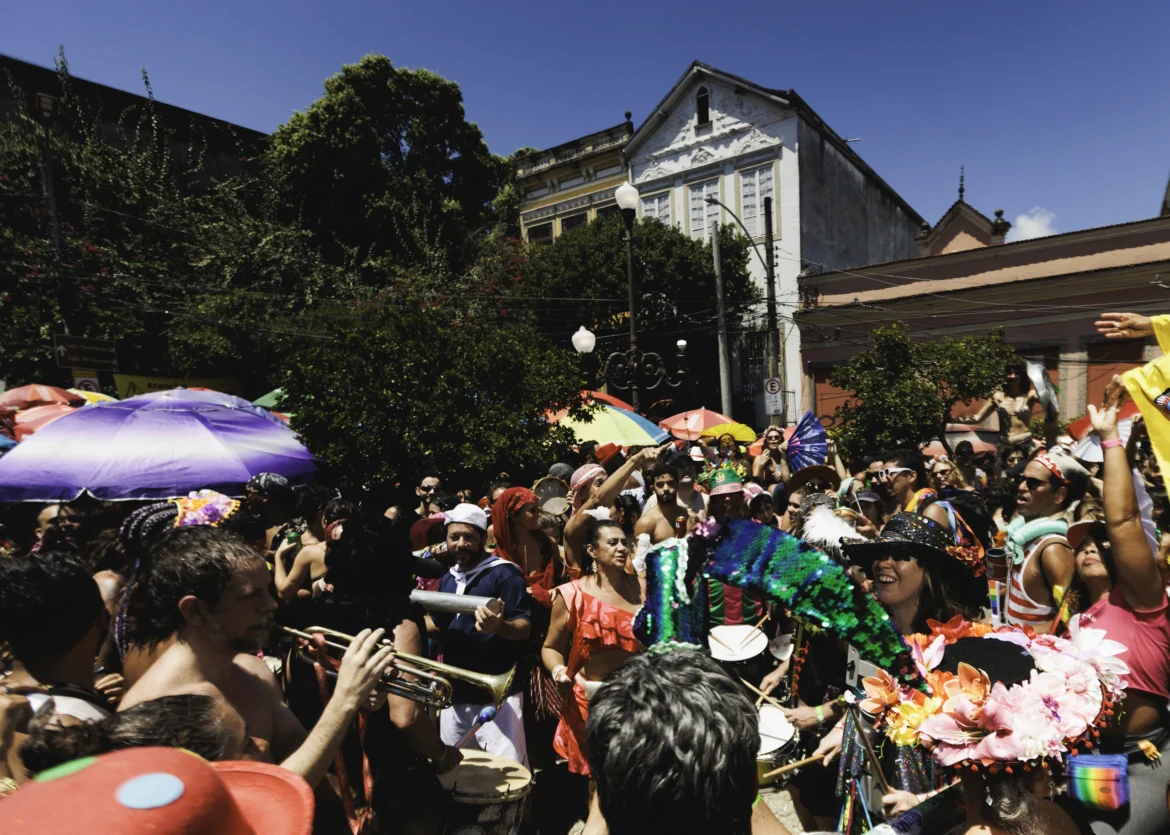 para-incrementar-negocio-de-acomodacoes,-airbnb-vai-patrocinar-carnaval-de-rua-no-rio