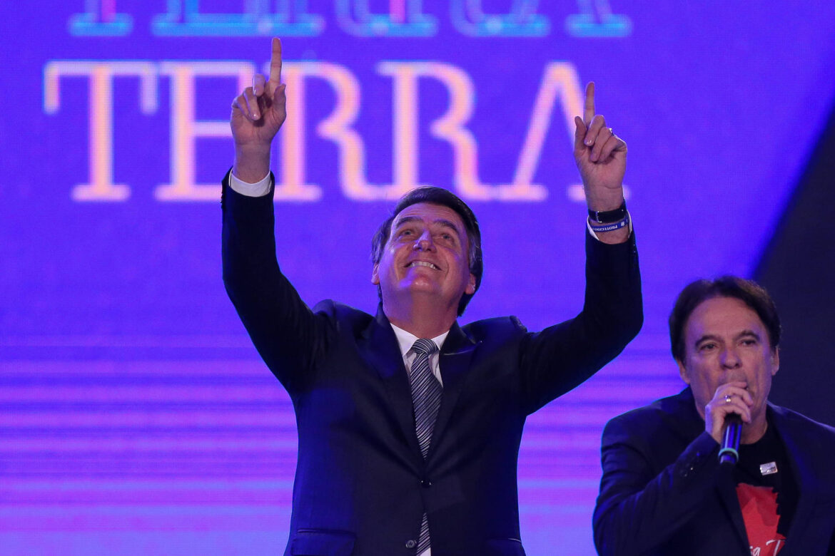 bispo-ve-bolsonaro-em-'espiral-preocupante'-apos-visita-a-sua-cela