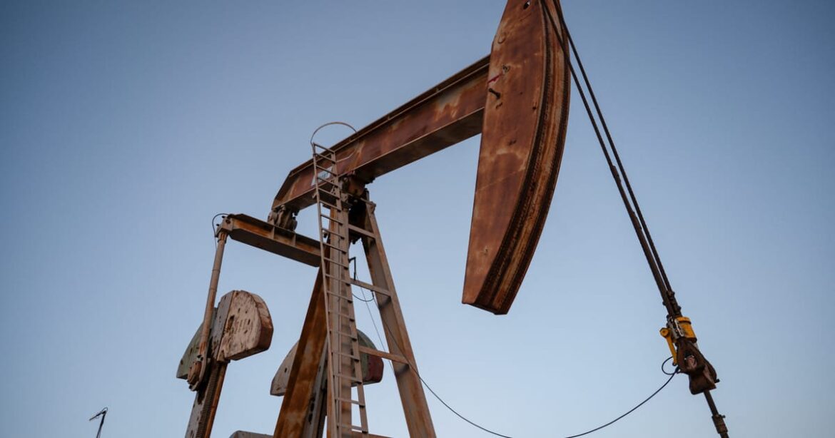 petroleo-sobe-por-preocupacoes-com-possivel-conflito-entre-ira-e-eua