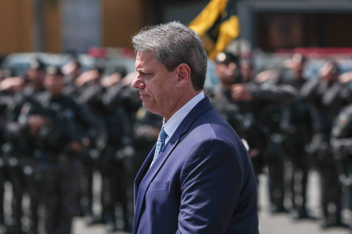 promete-e-nao-cumpre:-crise-com-a-policia-coloca-tarcisio-na-mira-da-bancada-da-bala