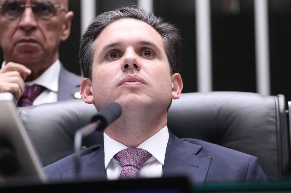 em-reuniao-com-lideres,-motta-reclama-de-criticas-de-ministros-de-lula