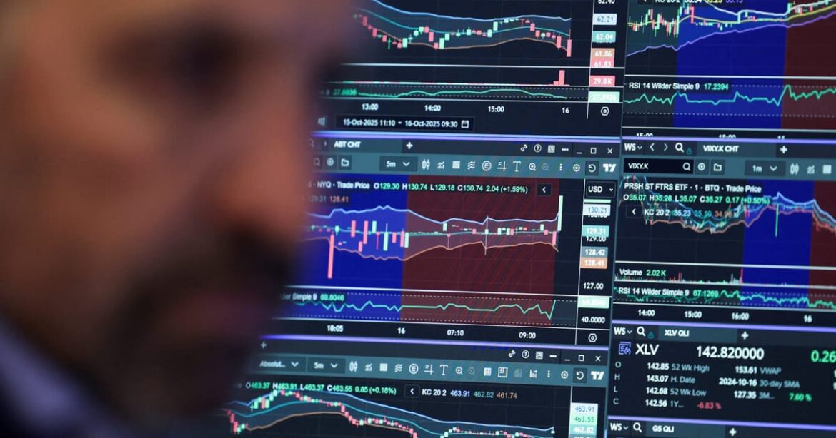 wall-street-avanca-com-investidores-a-espera-de-dados
