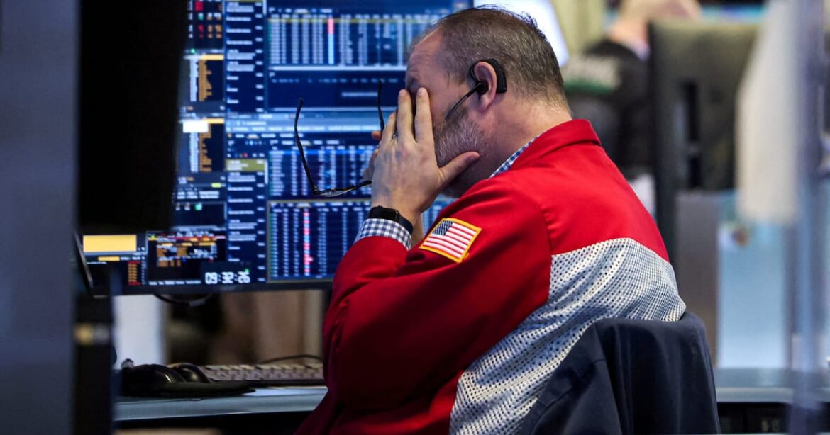 wall-street-recua-com-preocupacoes-sobre-ia-e-expectativa-por-dados-economicos