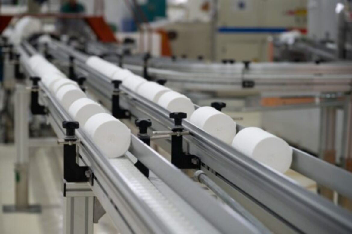 producao-industrial-fecha-2025-com-alta-de-0,6%,-segundo-ibge