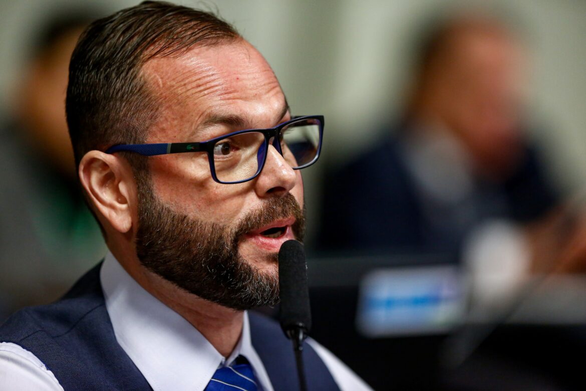 senador-do-pl-busca-ministros-do-tse-e-se-diz-otimista-com-julgamento