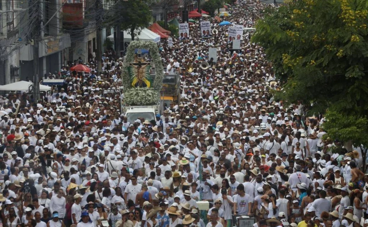 lavagem-do-bonfim-leva-multidao-as-ruas-de-salvador