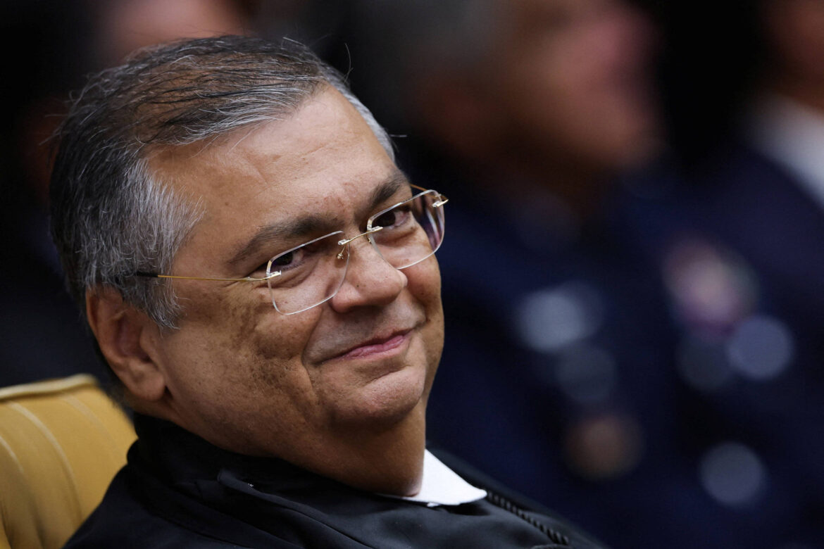 dino-poe-justica-na-encruzilhada-dos-penduricalhos