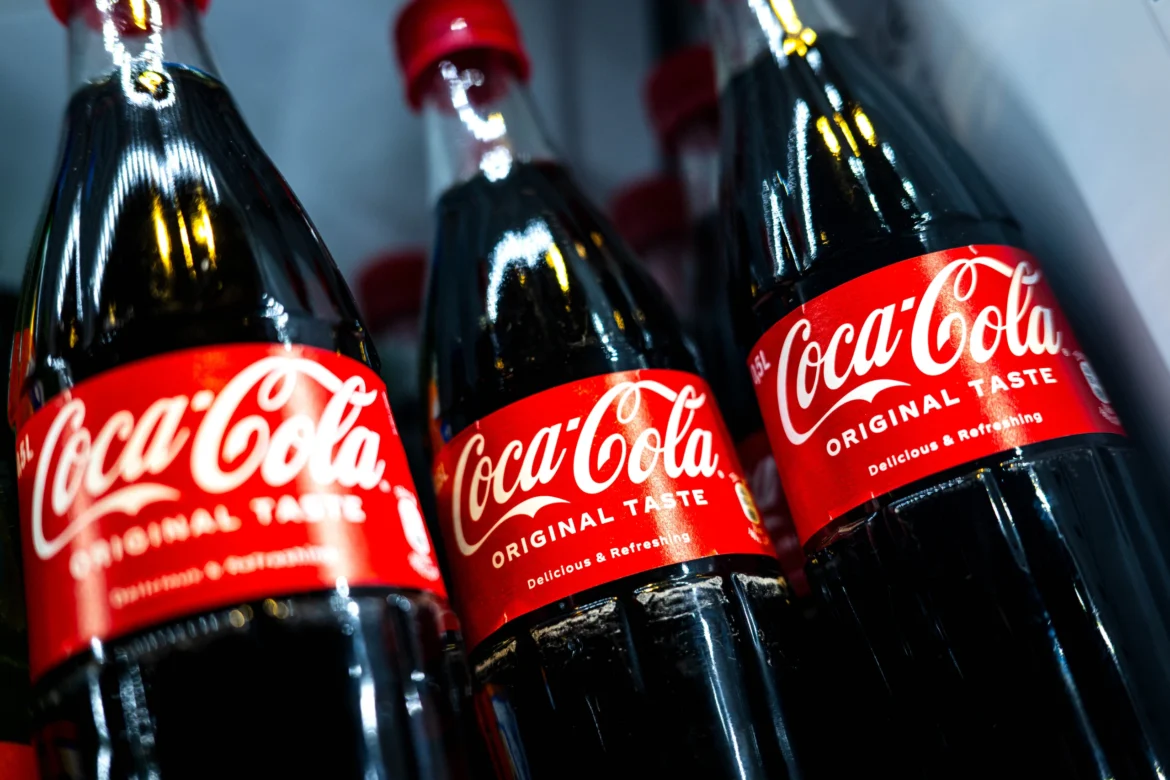 coca-cola-projeta-crescimento-moderado-e-acoes-caem-4%-no-pre-mercado