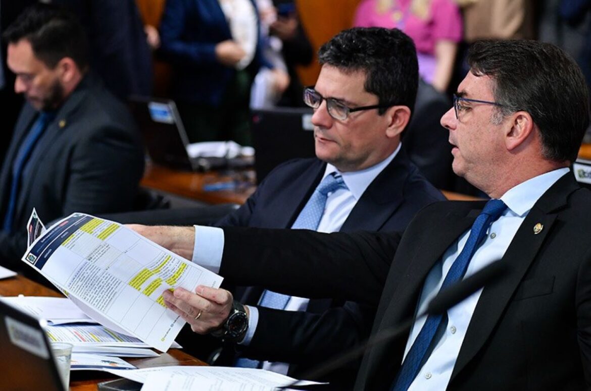pl-sonda-moro-para-dar-palanque-a-flavio-bolsonaro-no-parana