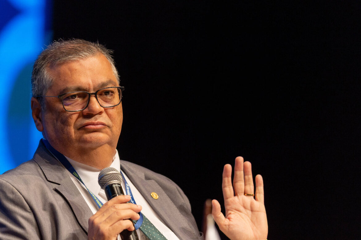 decisao-de-dino-sobre-penduricalhos-e-vista-como-recado-a-fachin-e-expoe-embate-no-stf