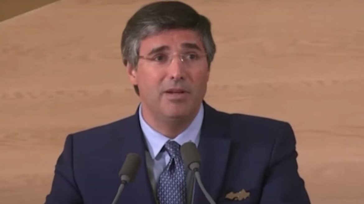 arquivos-de-epstein-citam-reuniao-com-andre-esteves;-banqueiro-nega