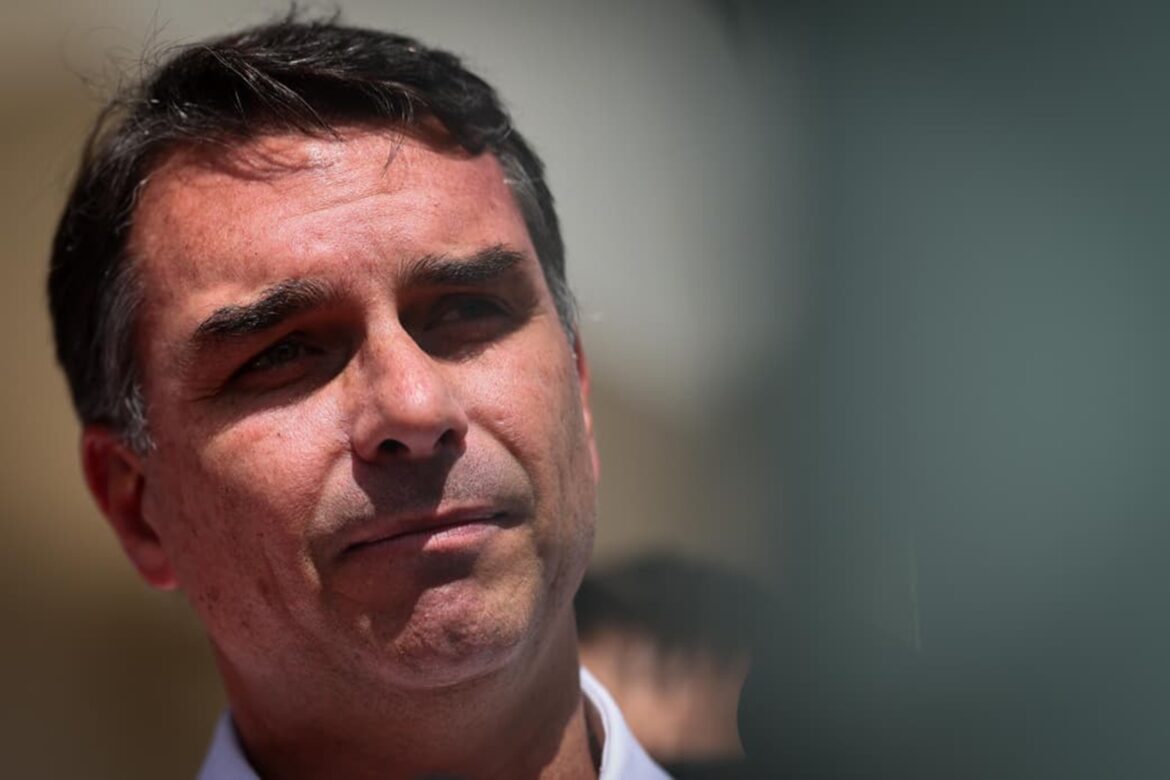 a-provocacao-de-flavio-bolsonaro-a-lula-pelo-carnaval-na-sapucai