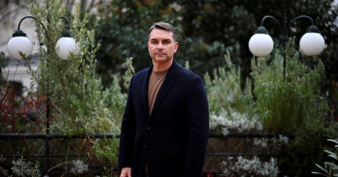 flavio-bolsonaro-diz-que-decisao-sobre-equipe-economica-ainda-vai-demorar